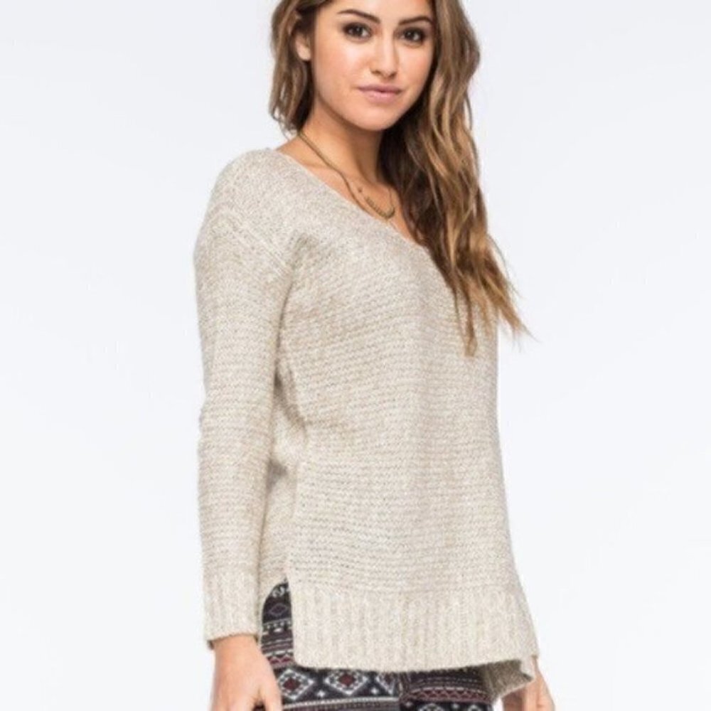 Essentials by Full Tilt Women's Size Small Marled Step Hem Sweater V-Neck Beige